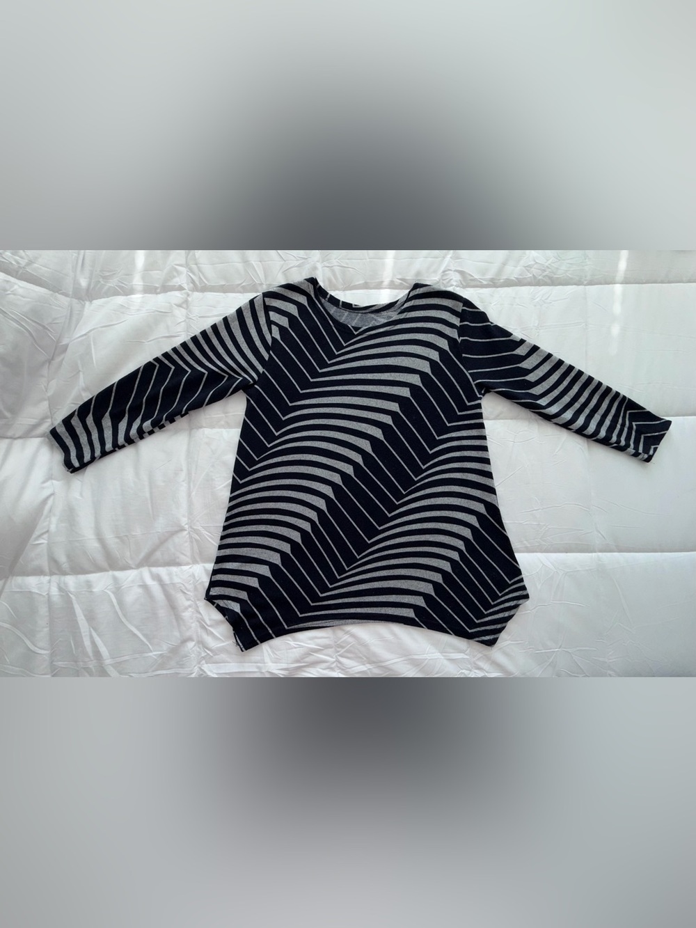 M Sweater Shark bite hem navy blue gray graphic print round neck